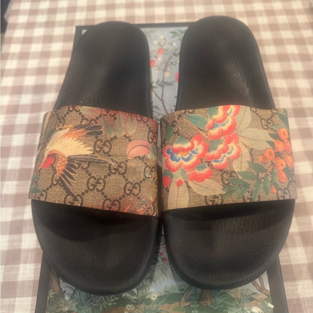 Gucci Tian Print Sllide - Picture 2 of 9